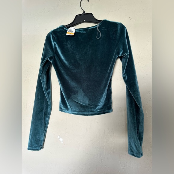 🛍️4/$15🛍️Planet Gold NWT Junior’s Small Top - Picture 2 of 5